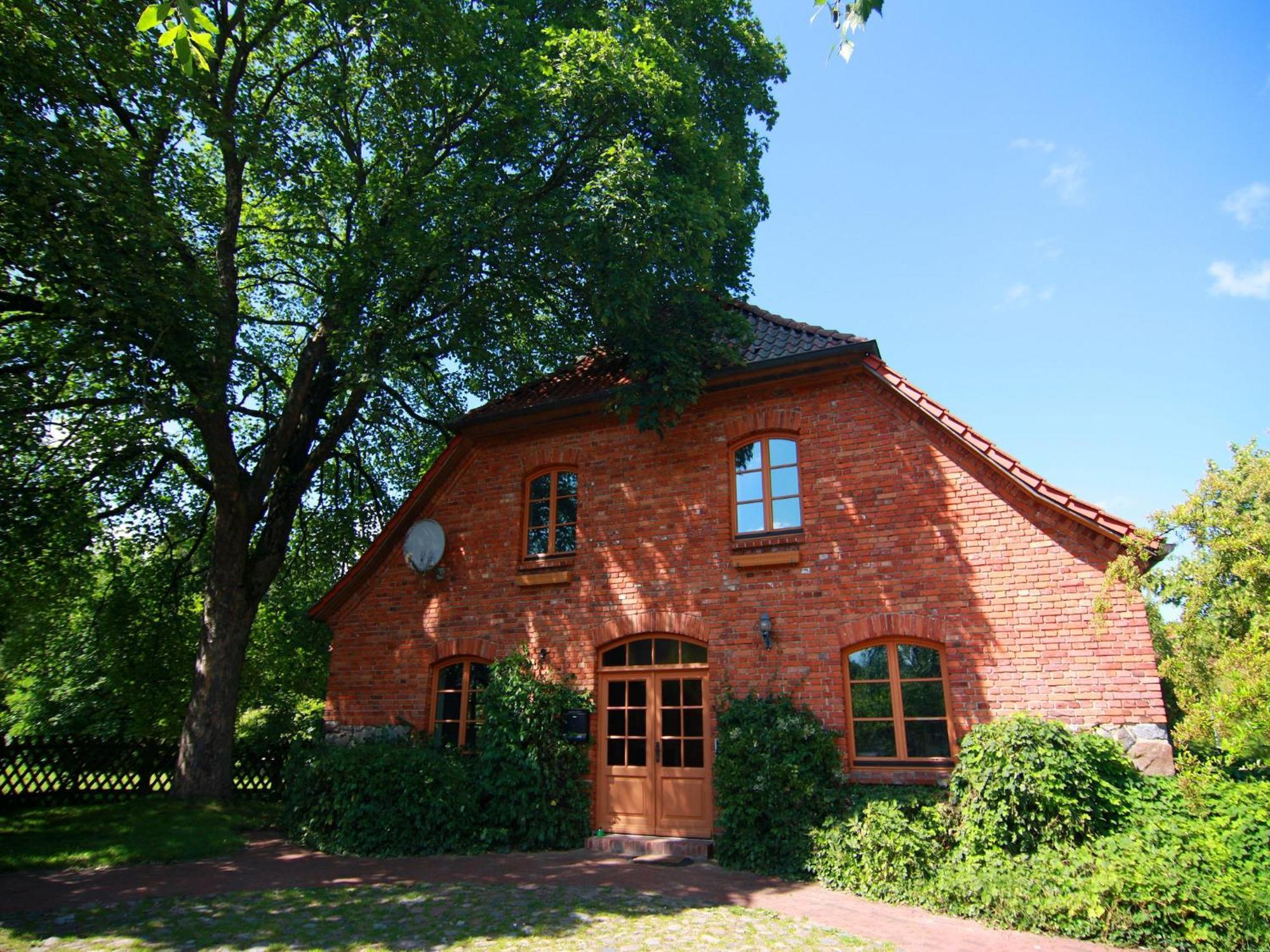Mansion In Gressow With Terrace Garden Bbq Pond Bicyclesヴィラ エクステリア 写真