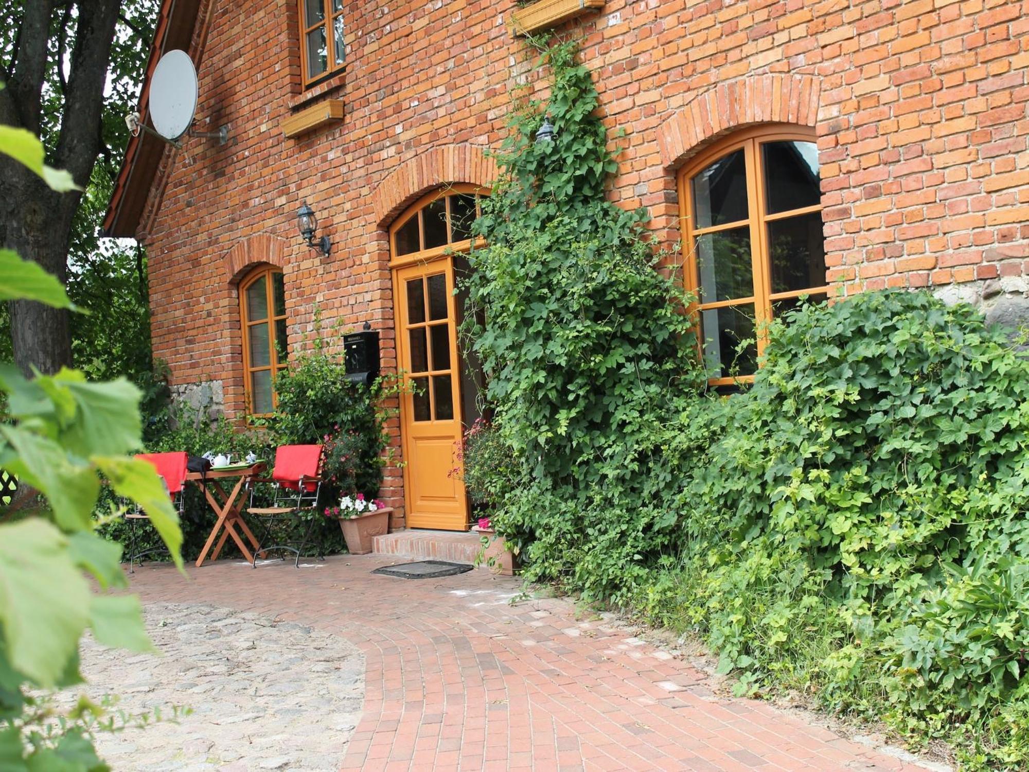 Mansion In Gressow With Terrace Garden Bbq Pond Bicyclesヴィラ エクステリア 写真