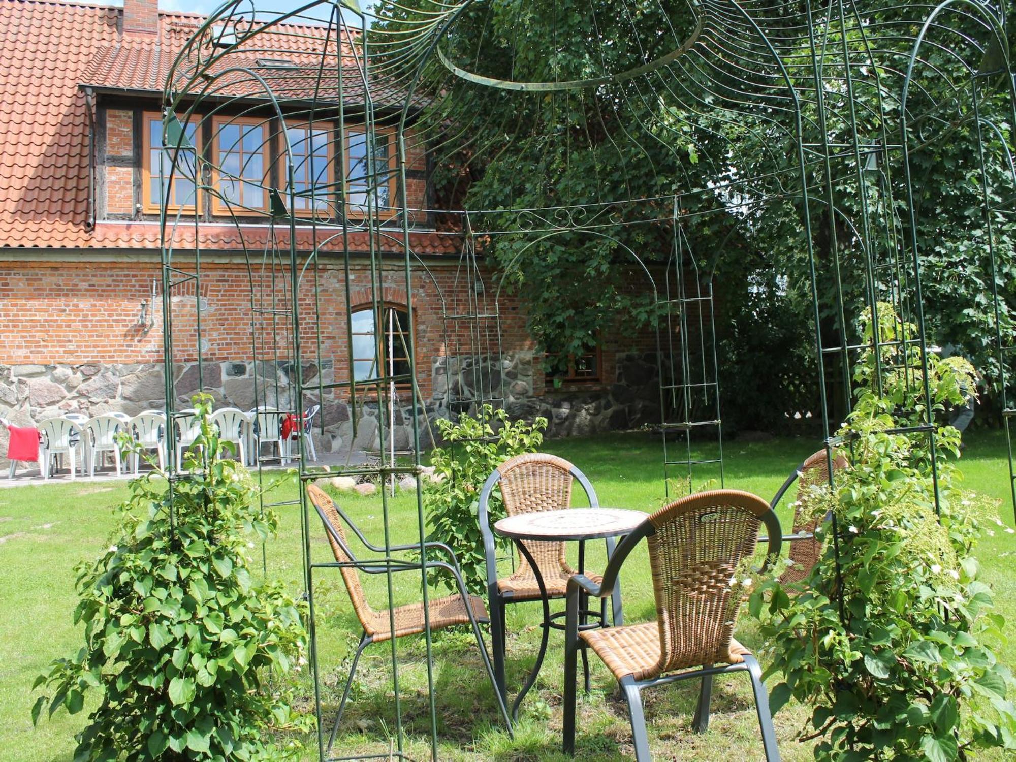 Mansion In Gressow With Terrace Garden Bbq Pond Bicyclesヴィラ エクステリア 写真